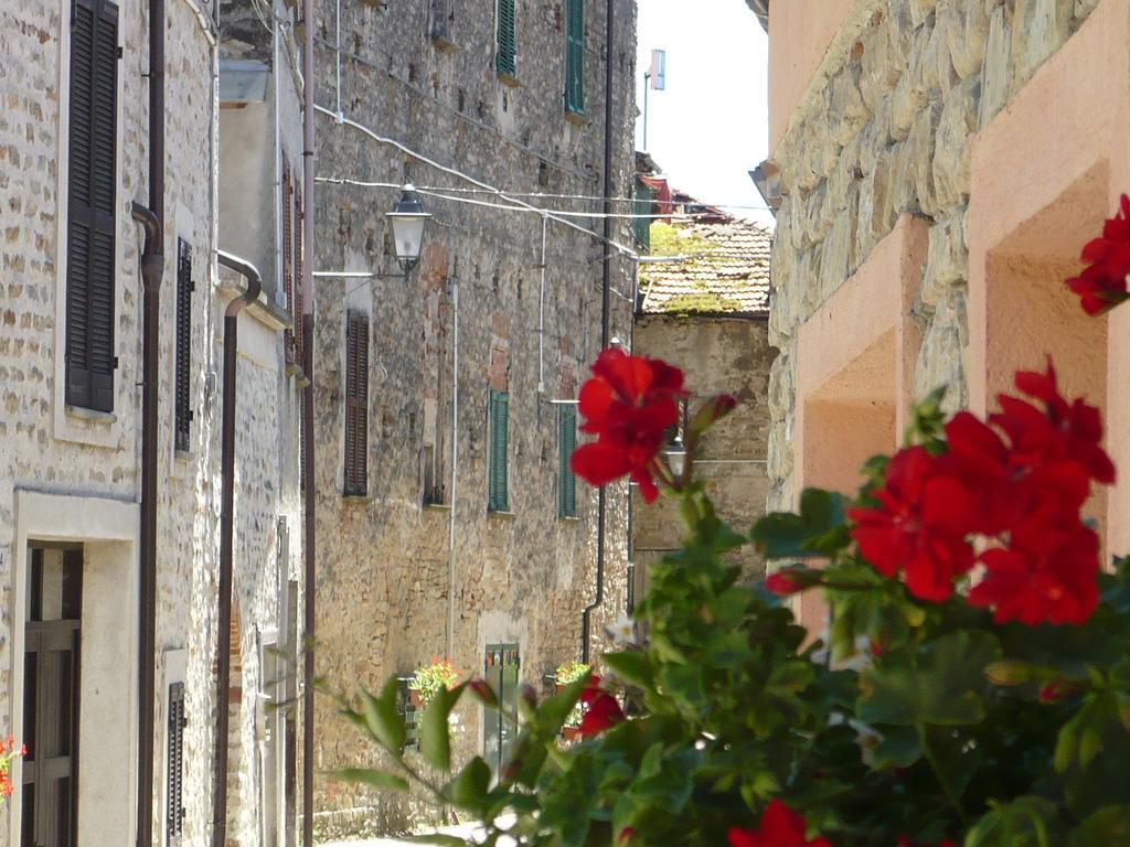 La Casa Dei Ricordi Appartement Castino Buitenkant foto