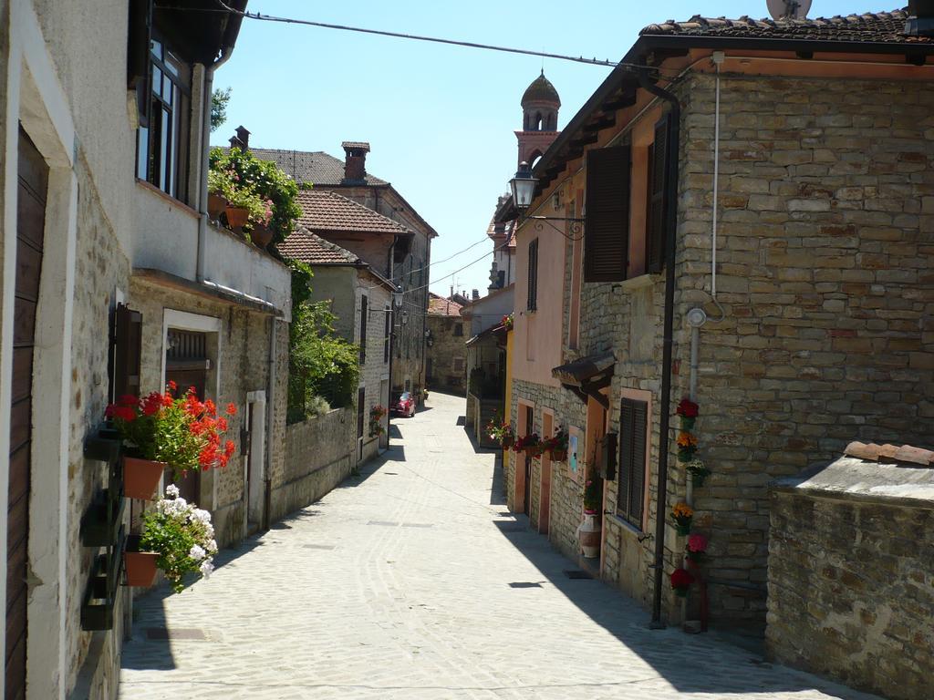 La Casa Dei Ricordi Appartement Castino Buitenkant foto