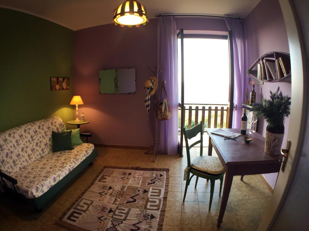 La Casa Dei Ricordi Appartement Castino Buitenkant foto